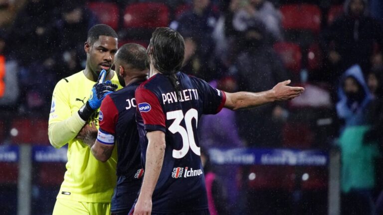 İtalya’da kaleci Mike Maignan’a ırkçı tezahüratlar sonrası Milan oyuncuları sahayı terk etti