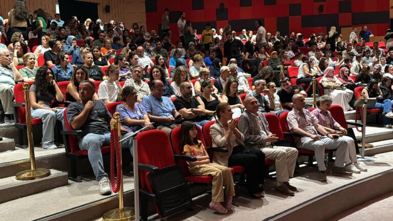 Karabük’te “Kadınlar, Filler ve Saireler” oyunu sahnelendi