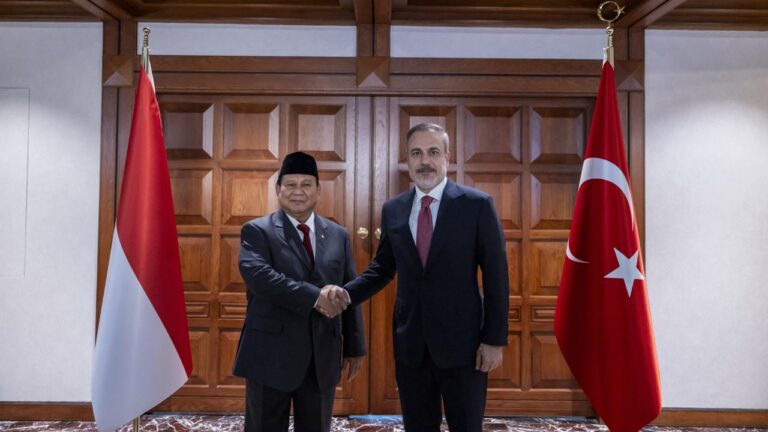 Bakan Fidan, Endonezya Cumhurbaşkanı Subianto ile bir araya geldi