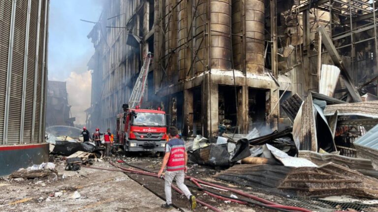 Sakarya'daki fabrikada patlama: 20 yaralı