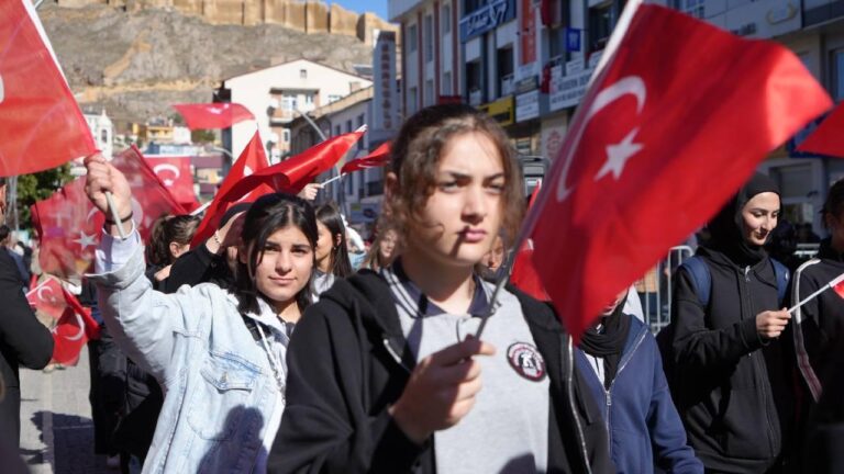 Bayburt'ta 29 Ekim Cumhuriyet Bayramı kutlamalarına komando gösterisi damga vurdu