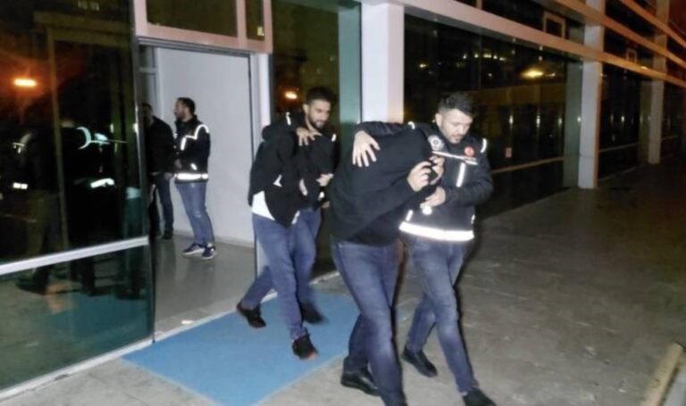 Lüks araçta uyuşturucu taşıyan 3 kişiye 30 yıl hapis – Son Dakika Türkiye Haberleri