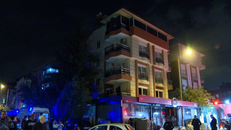 Antalya'da patlayan evde hasar oluştu