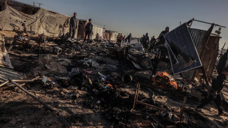 Katil İsrail anne karnındaki 4 aylık bebeği öldürdü