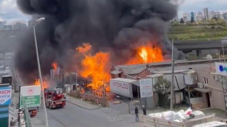Başakşehir’de kimyasal madde deposunda yangın