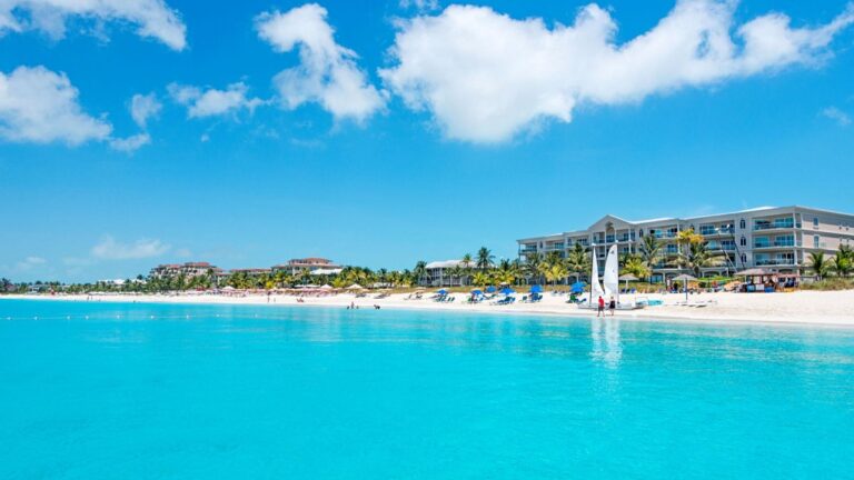 Turks ve Caicos Adaları’nda silahlı saldırı: Üç ölü, 10 yaralı