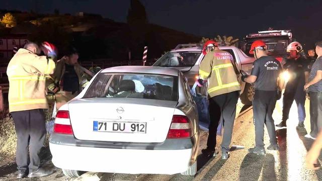 Kirinkale'de minibüs kafasında çarpıştı: 3 yaralı 2