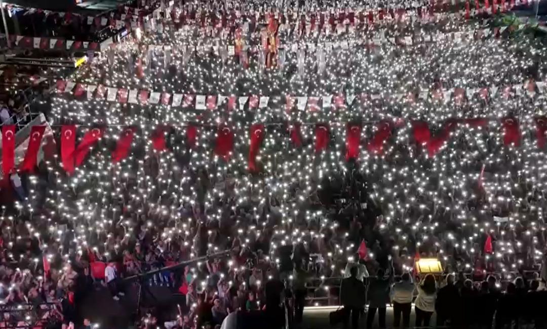 Özgür Özel Aydin, zor kelimelerle Özgür Çağrı Çağrısı Yaptı: 