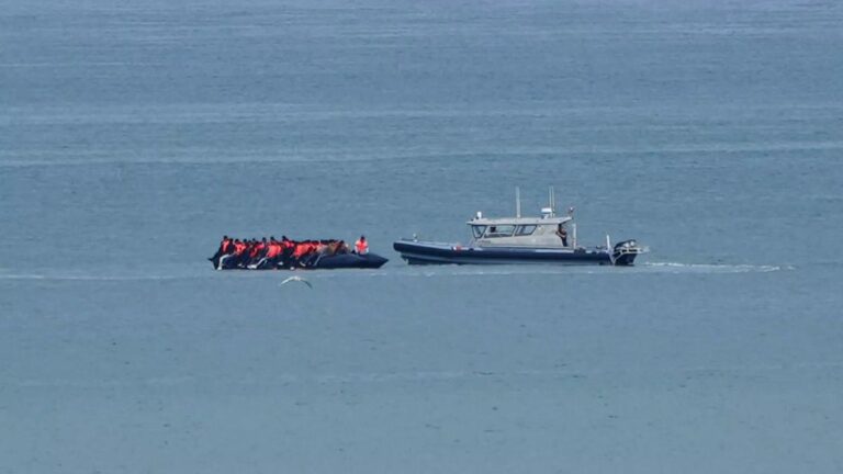 Starmer’ın göçmen iade planı yargıç kararıyla sekteye uğradı