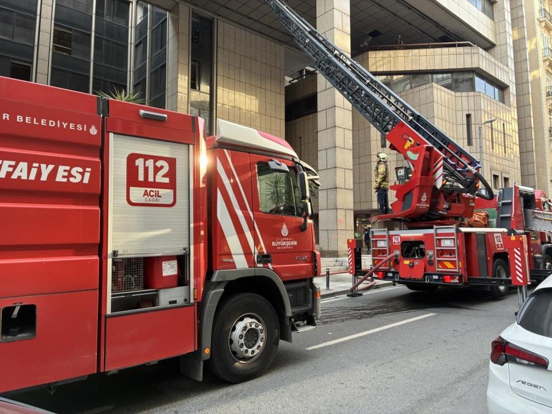 Şişli'de ısı yalıtımı sırasında çıkan yangın paniğe neden oldu 2
