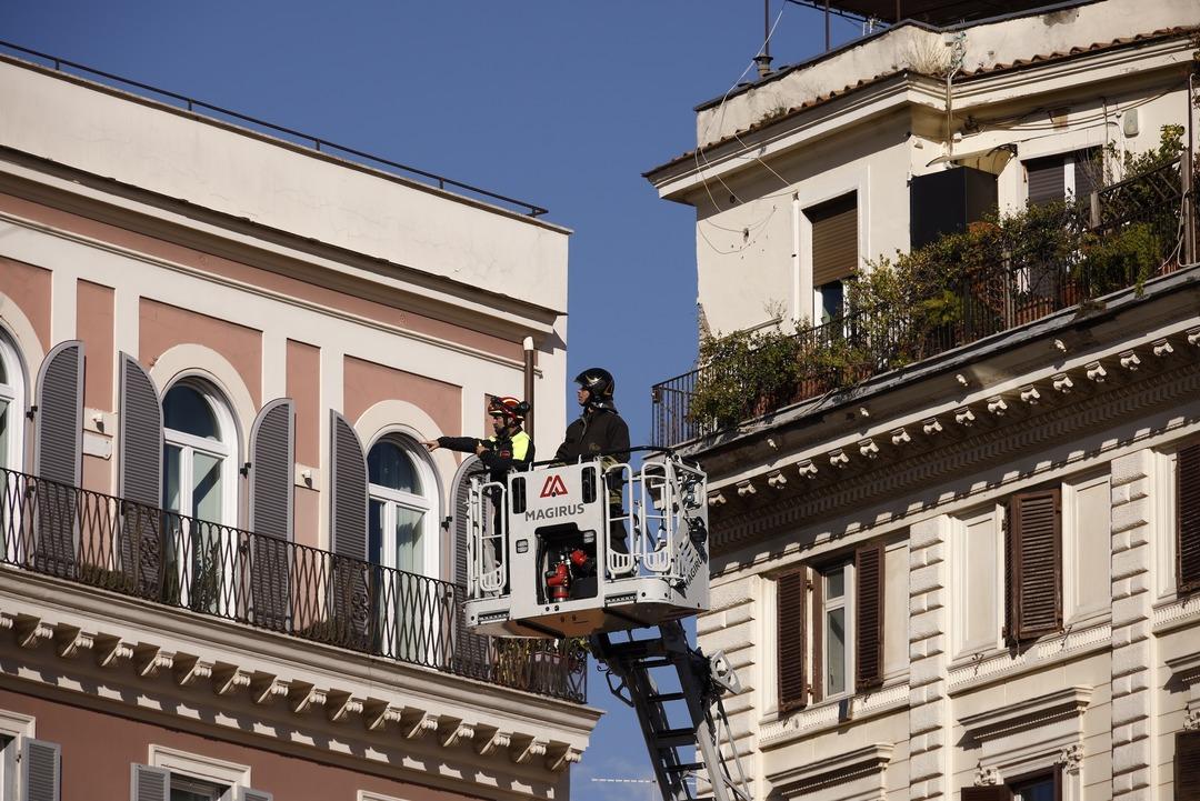 Avrupa'nın göbeğinde kule faciası: Bütün İtalya'yı paniğe sürükledi! Roma'da film kurtarma operasyonu 10