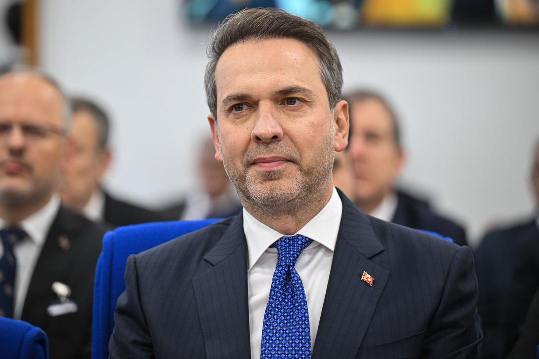 Boş tüp Meclis'te sahnede! Bakan Bayraktar'dan dikkat çeken yanıt: