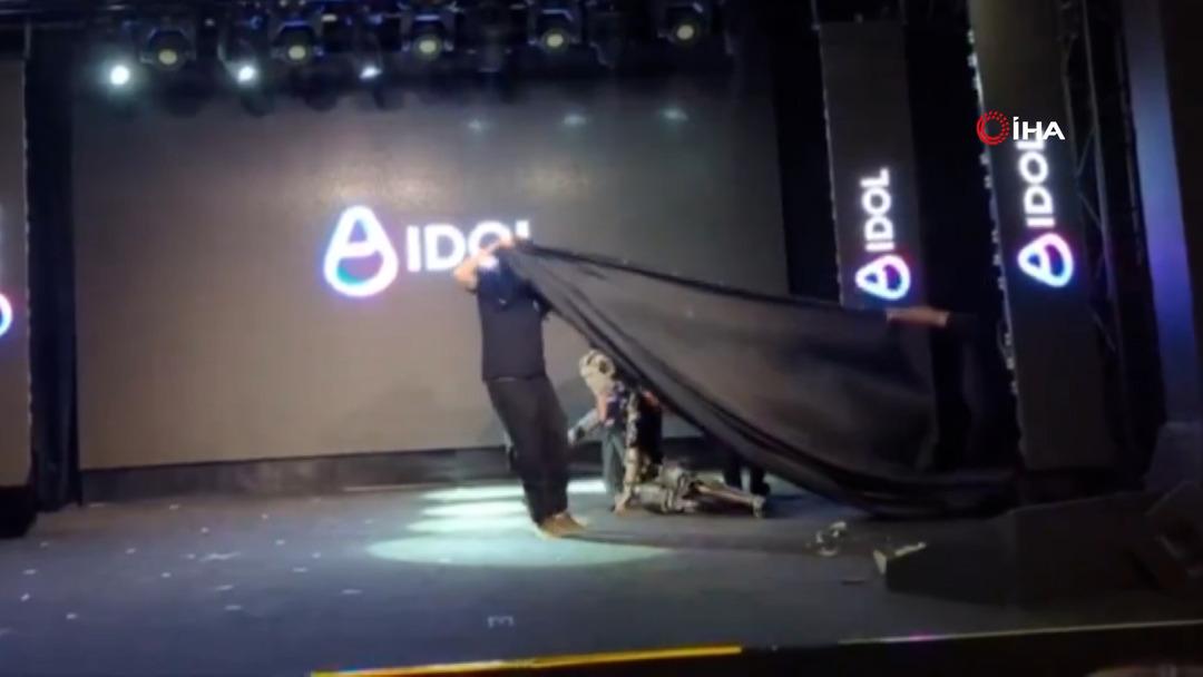 Rusya için bir ilkti... Sahneye çıktığımız anda oldu bu! O anları kapak 8 ile gizlemeye çalıştılar