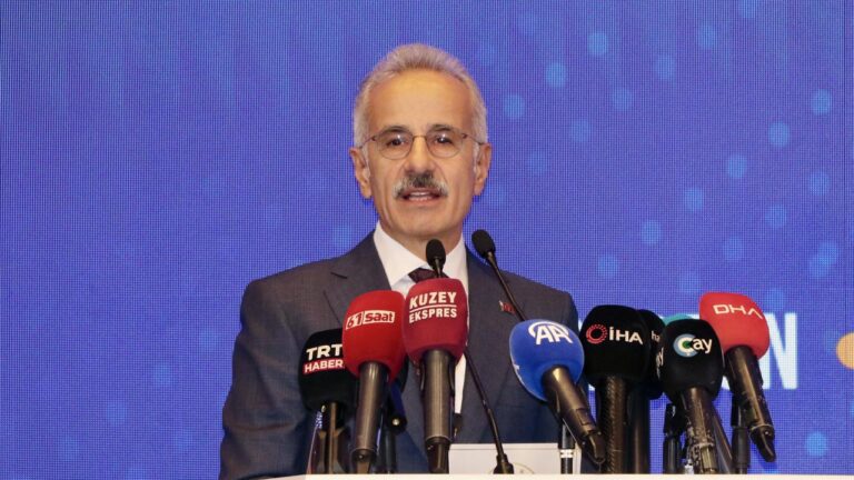 Türkiye’yi geleceğe hazırlayacak yüzlerce projeye imza attık